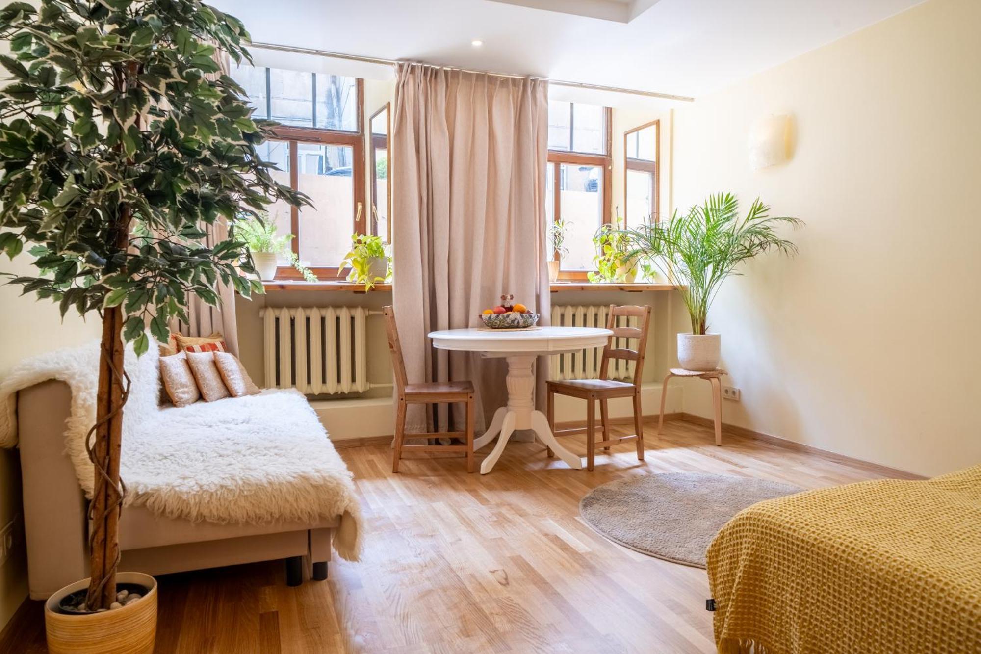 Cozy Suite With Inner Yard วิลนีอุส ภายนอก รูปภาพ